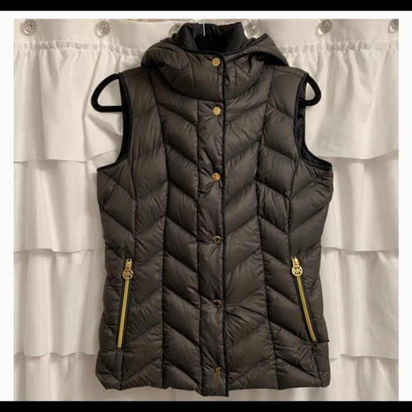 Michael Kors down vest with hood - Picture 3 of 4